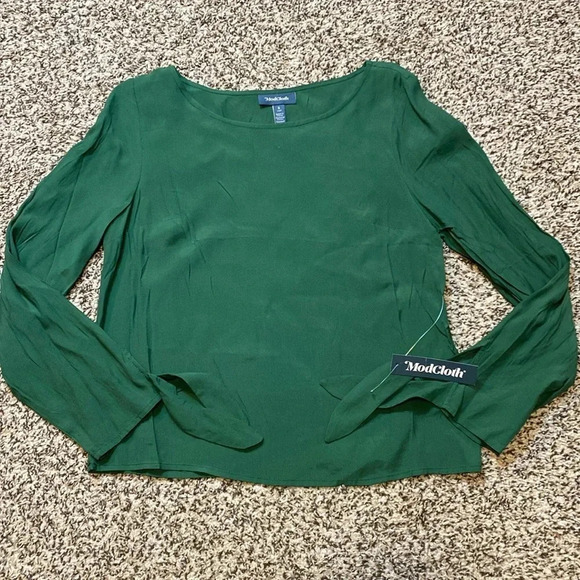🆕 ModCloth Green Lightweight Pullover Blouse Ties at Ends of Arms 3/4 Sleeves - Picture 2 of 7